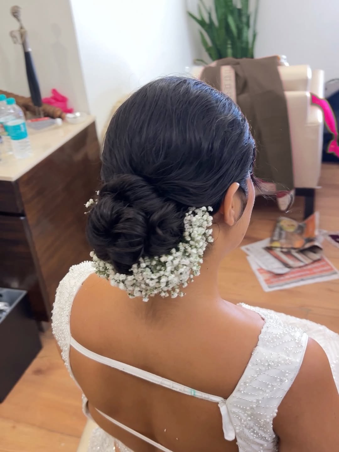 14 Party Hairstyles Ideas That Will Make You the Main Character (Yes, Even at Someone Else’s Party) 4 Messy Bun