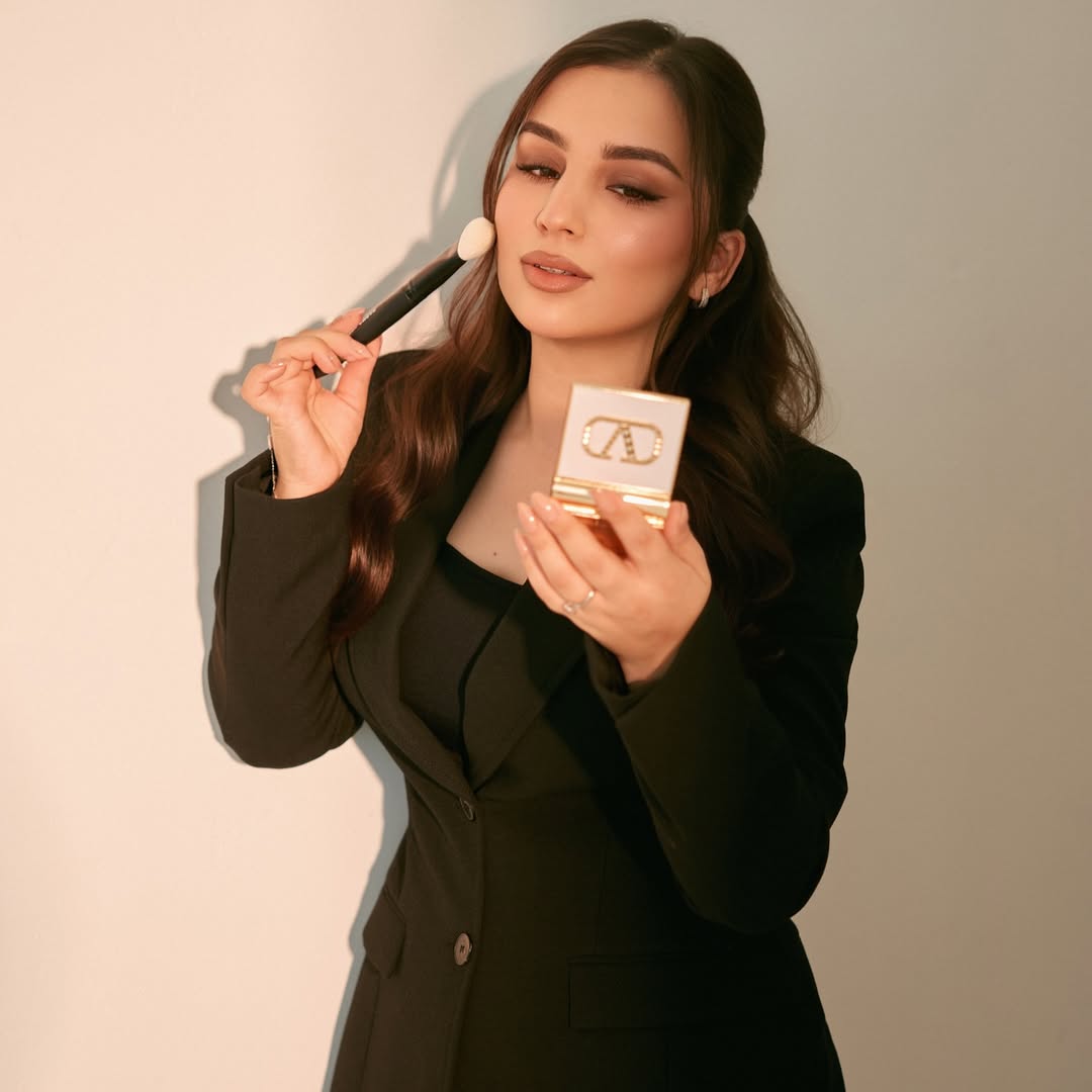 17 Slick Back Curly Hairstyles That Will Instantly Upgrade Your Look (Effortless Chic Alert) 7 Middle-Part Slick Back