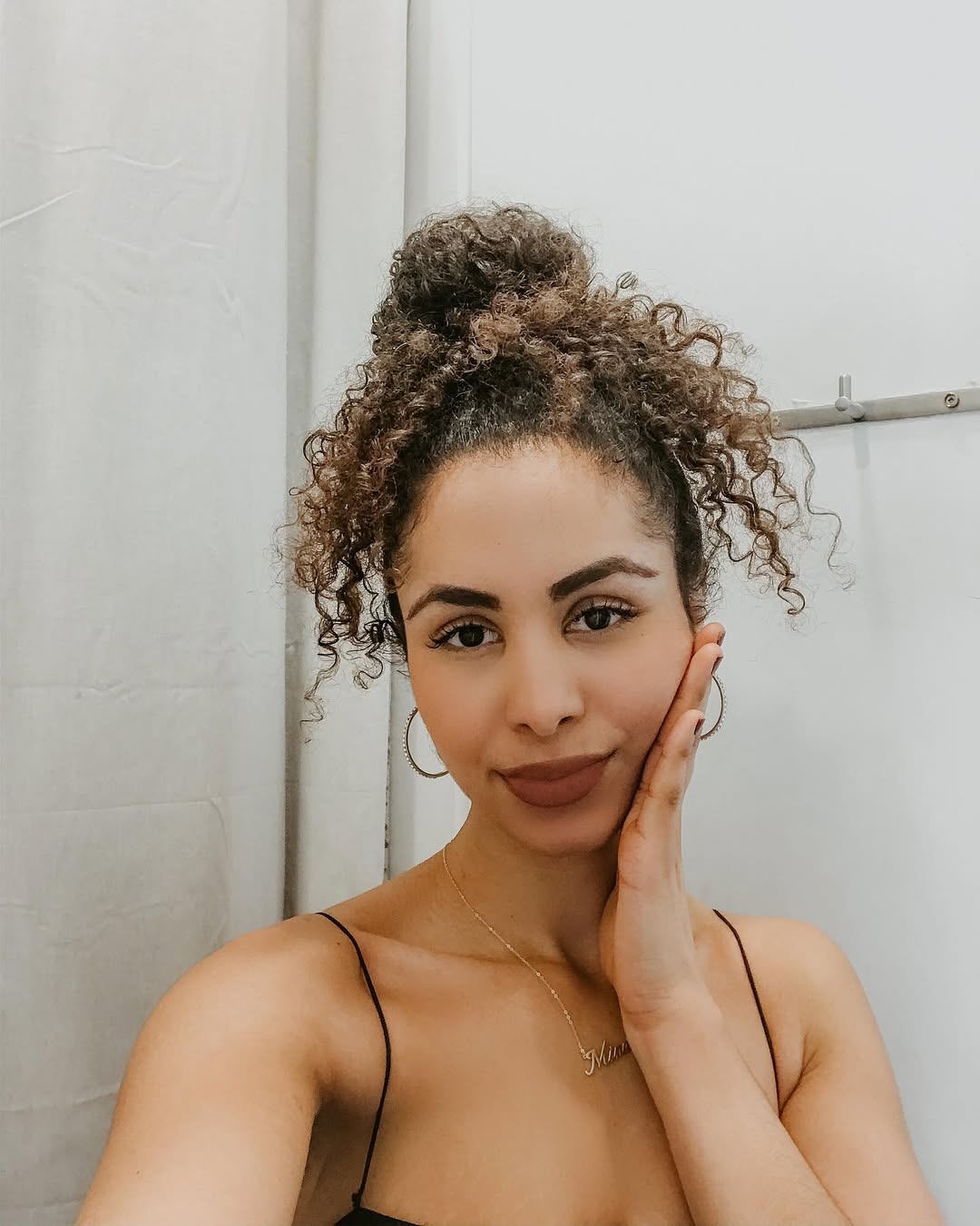 15 Cute Natural Hairstyles Ideas That’ll Make You Ditch Heat Tools ASAP 9 Pineapple Updo