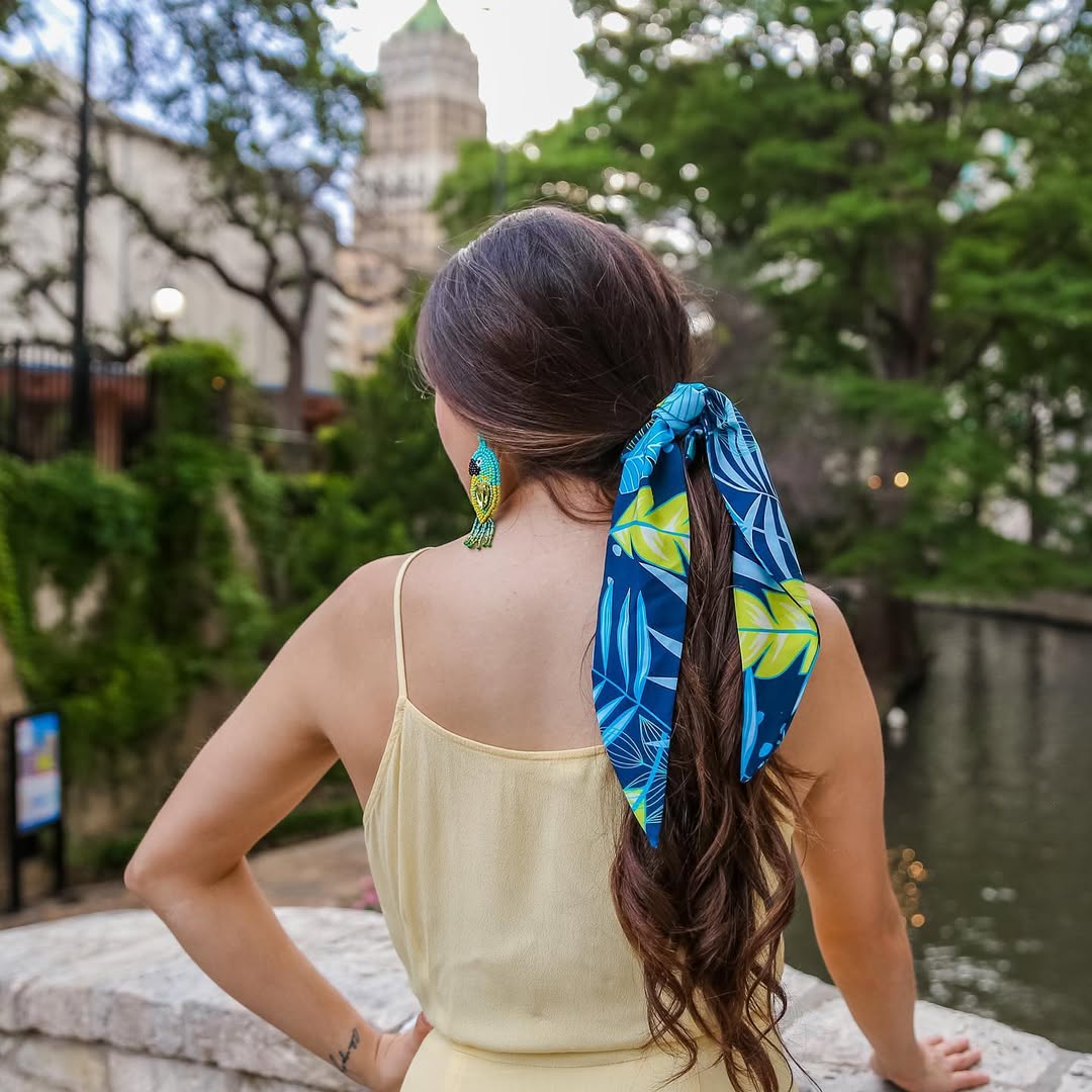 16 Cute Quick Hairstyles You Can Do in 5 Minutes (Because Mornings Are a Scam) 12 Scarf Ponytail