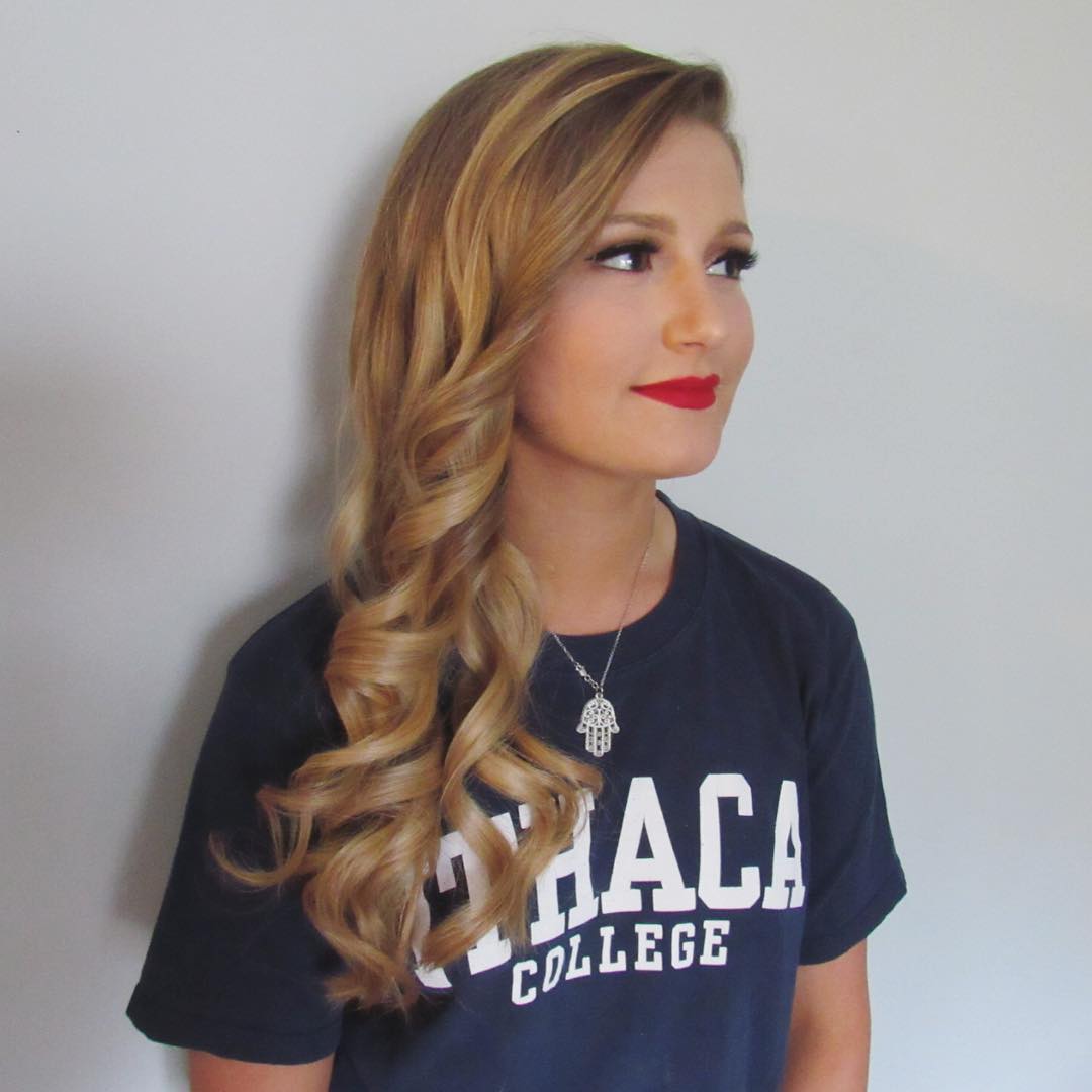 14 Homecoming Hairstyles Ideas That’ll Make You the Main Character All Night 9 Side-Swept Curls