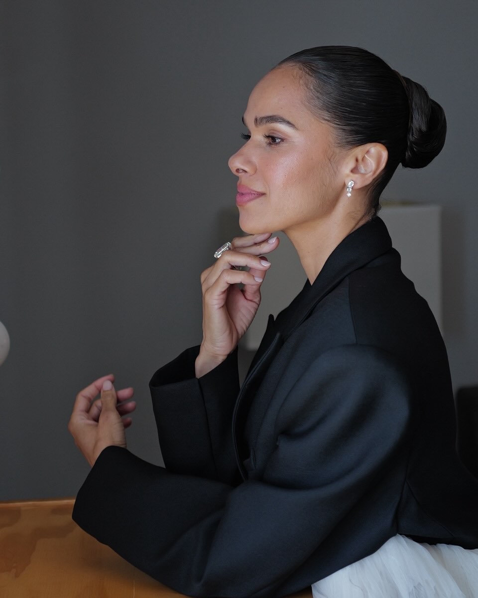 14 Party Hairstyles Ideas That Will Make You the Main Character (Yes, Even at Someone Else’s Party) 6 Slicked-Back Bun