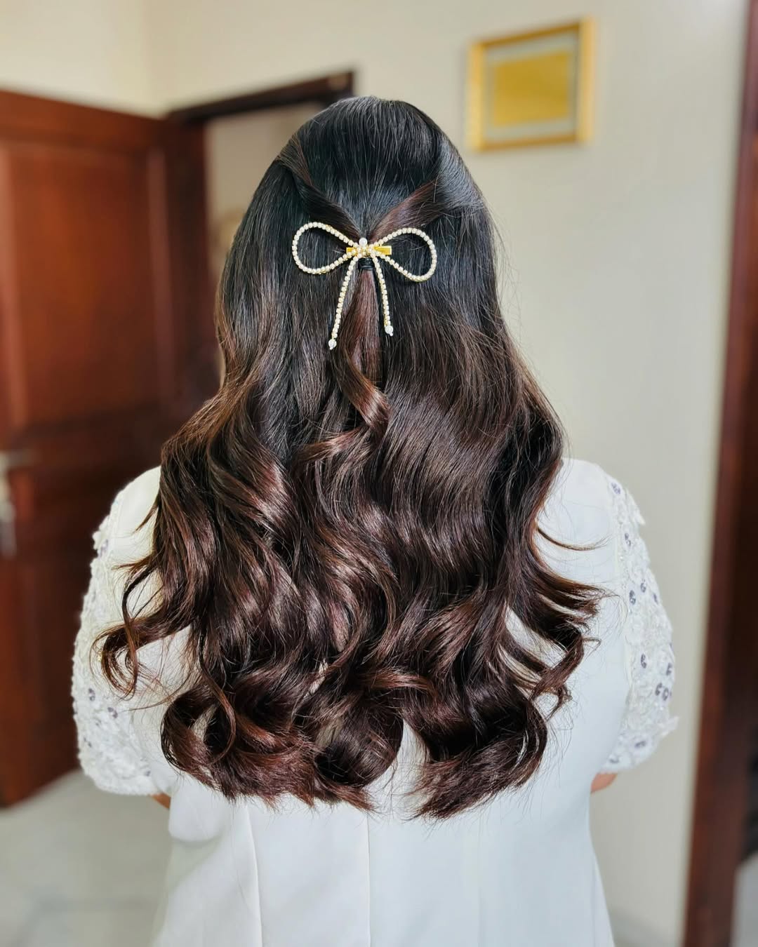 13 Curled Hairstyles Ideas That Will Instantly Upgrade Your Look (Seriously, It’s Giving Main Character Energy) 2 Soft Beach Waves