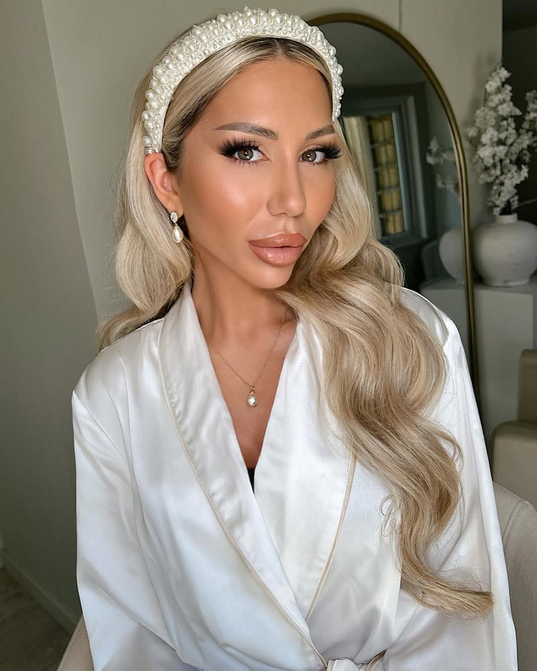 14 Homecoming Hairstyles Ideas That’ll Make You the Main Character All Night 2 Soft Hollywood Waves