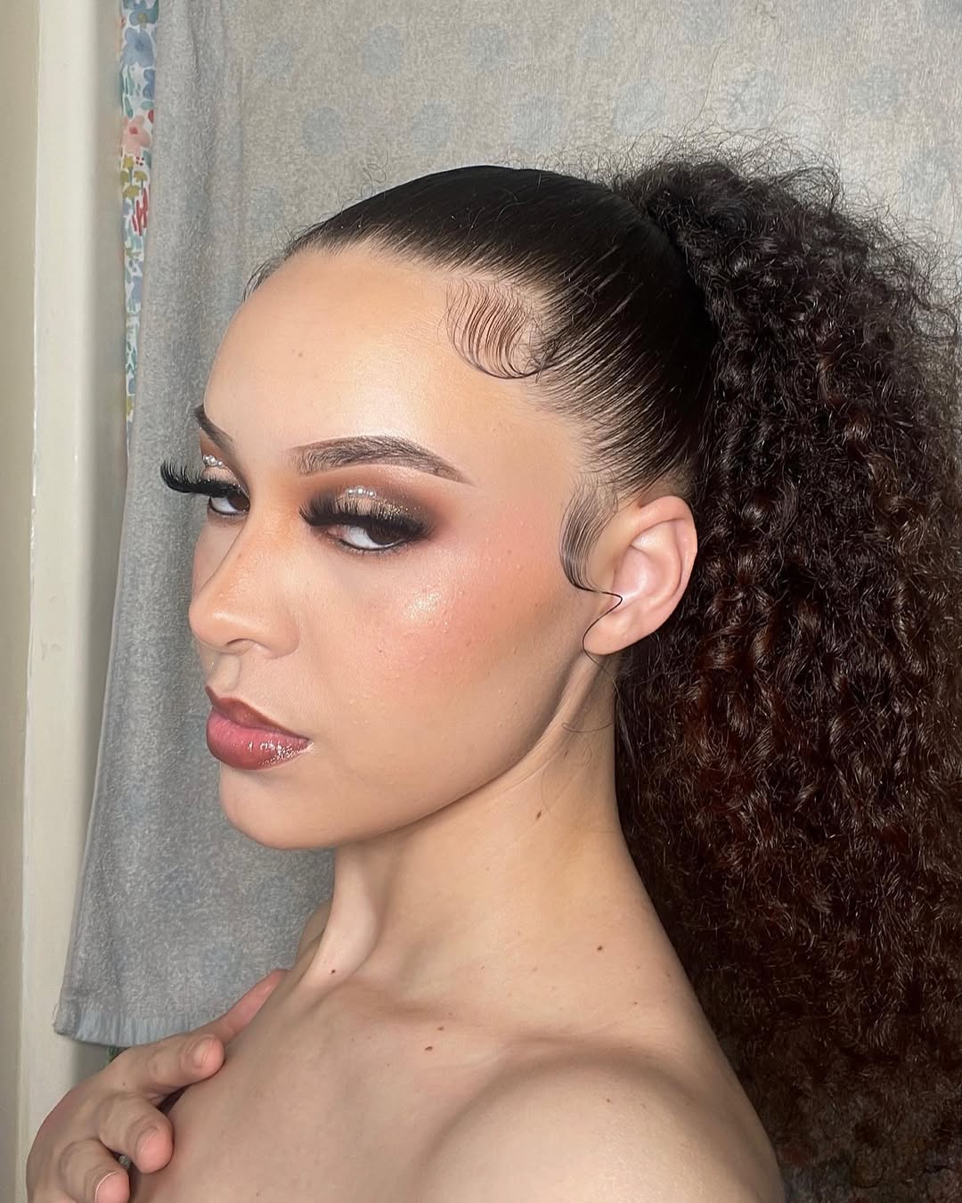 15 Curly Ponytail Hairstyles That Will Instantly Upgrade Your Entire Vibe 2 The Classic High Curly Ponytail