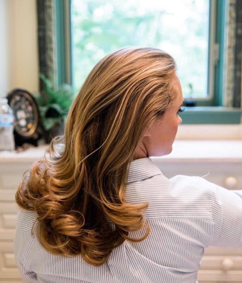 14 Work Hairstyle Ideas That Make You Look Effortlessly Put-Together (Even on 3 Hours of Sleep) 6 The Power Blowout
