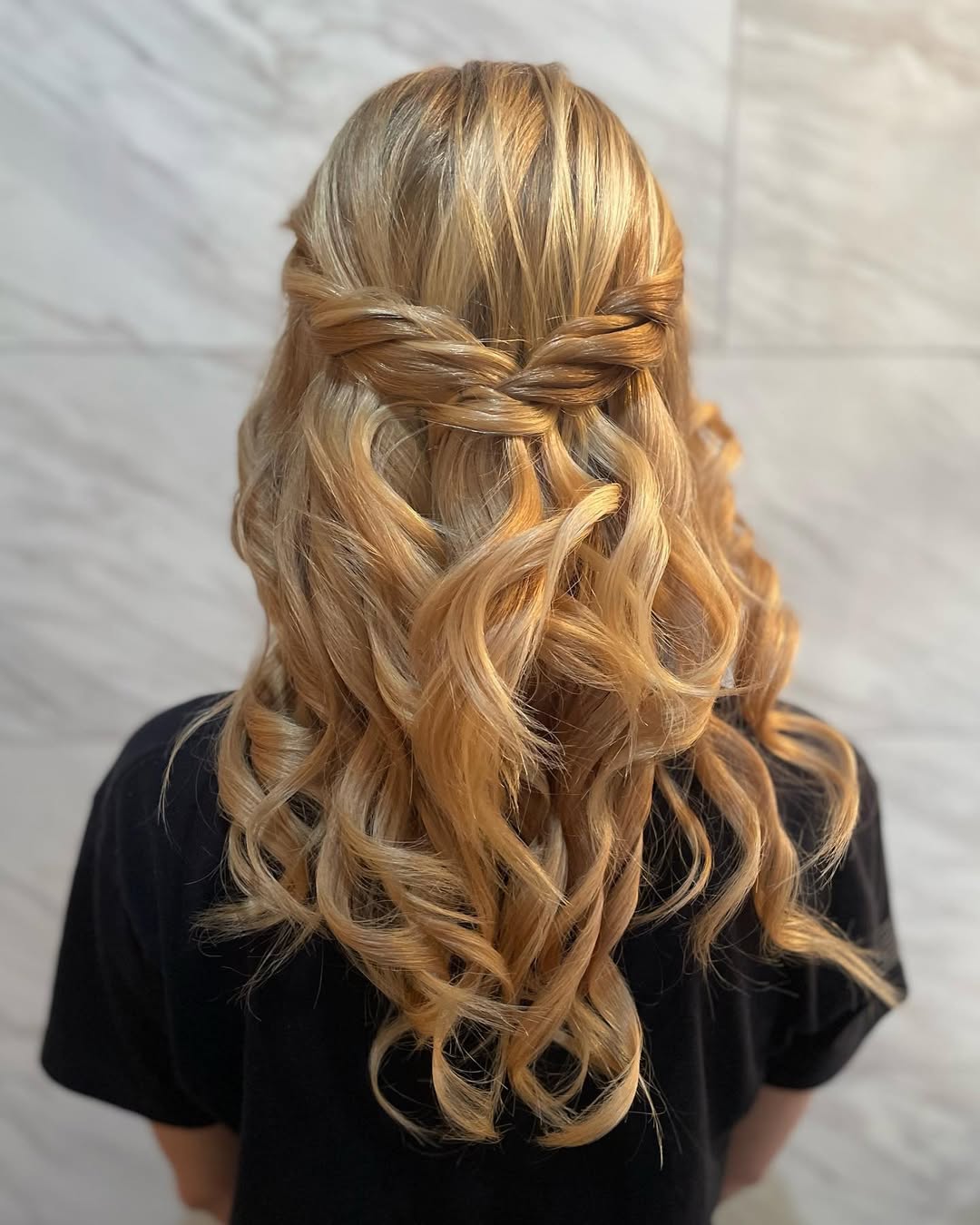 16 Cute Quick Hairstyles You Can Do in 5 Minutes (Because Mornings Are a Scam) 11 Twisted Half-Up Style