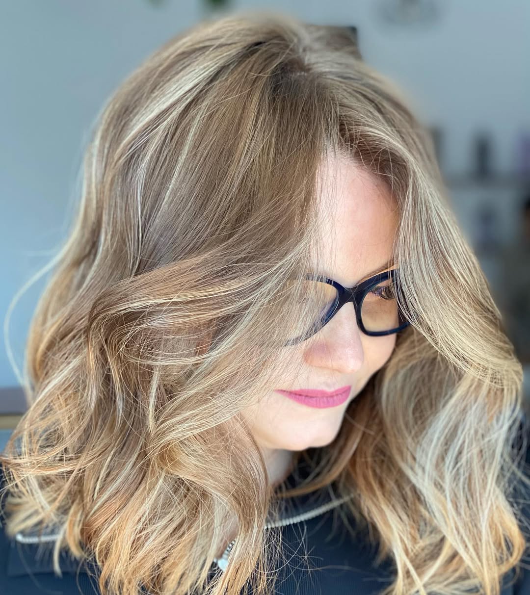 14 Shoulder-Length Hairstyles Ideas That Will Instantly Upgrade Your Look (Yes, Even on Lazy Hair Days) 9 Wavy Lob with Highlights