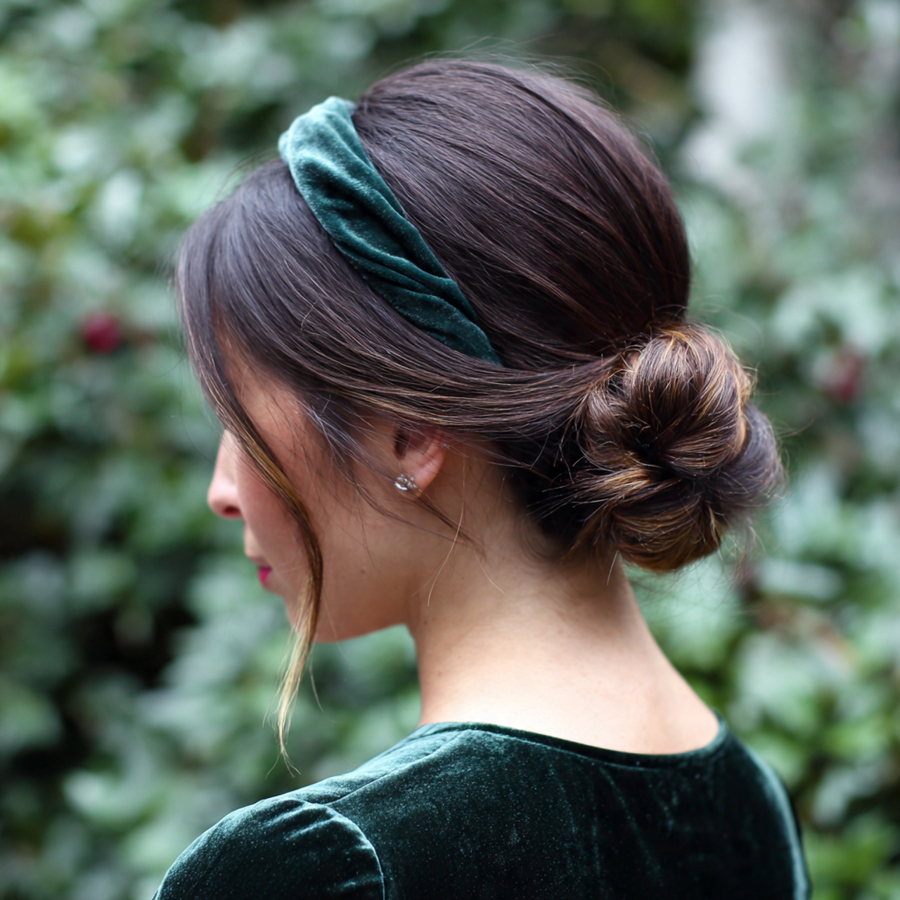 14 Curly Hairstyles with Headbands That Will Instantly Upgrade Your Look (Zero Effort, All Style) 14 Low Bun + Velvet Headband