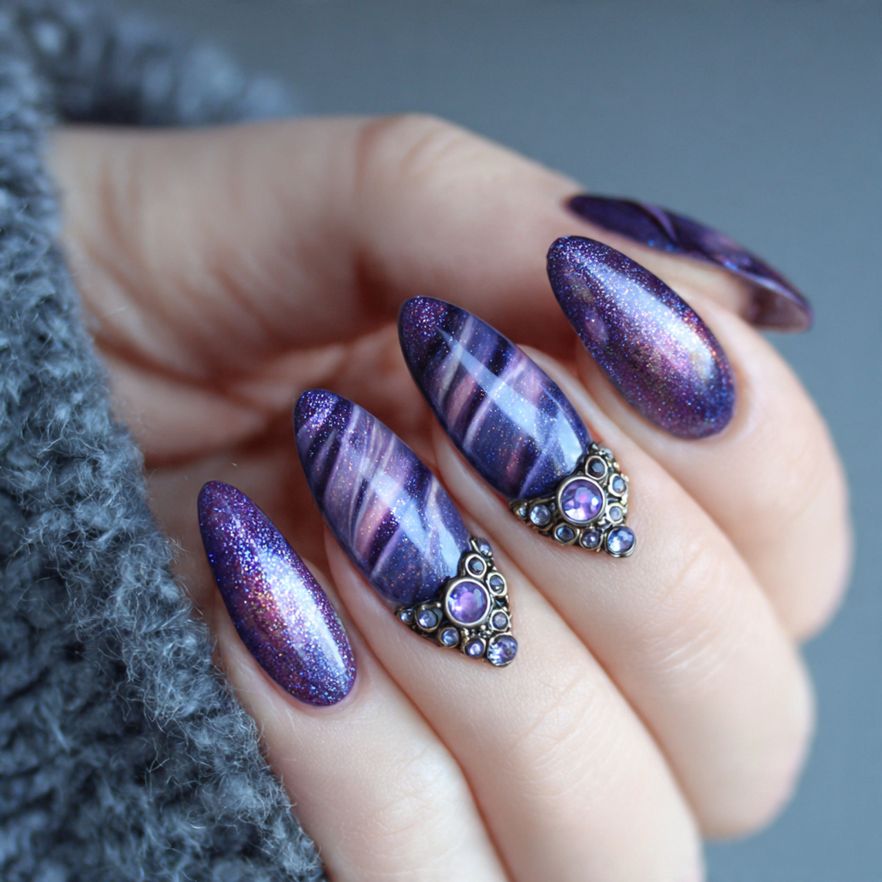 15 Cat Eye Summer Nails That Will Make Your Hands Look Expensive (Without Even Trying) 13 purple cat eye cosmic nails