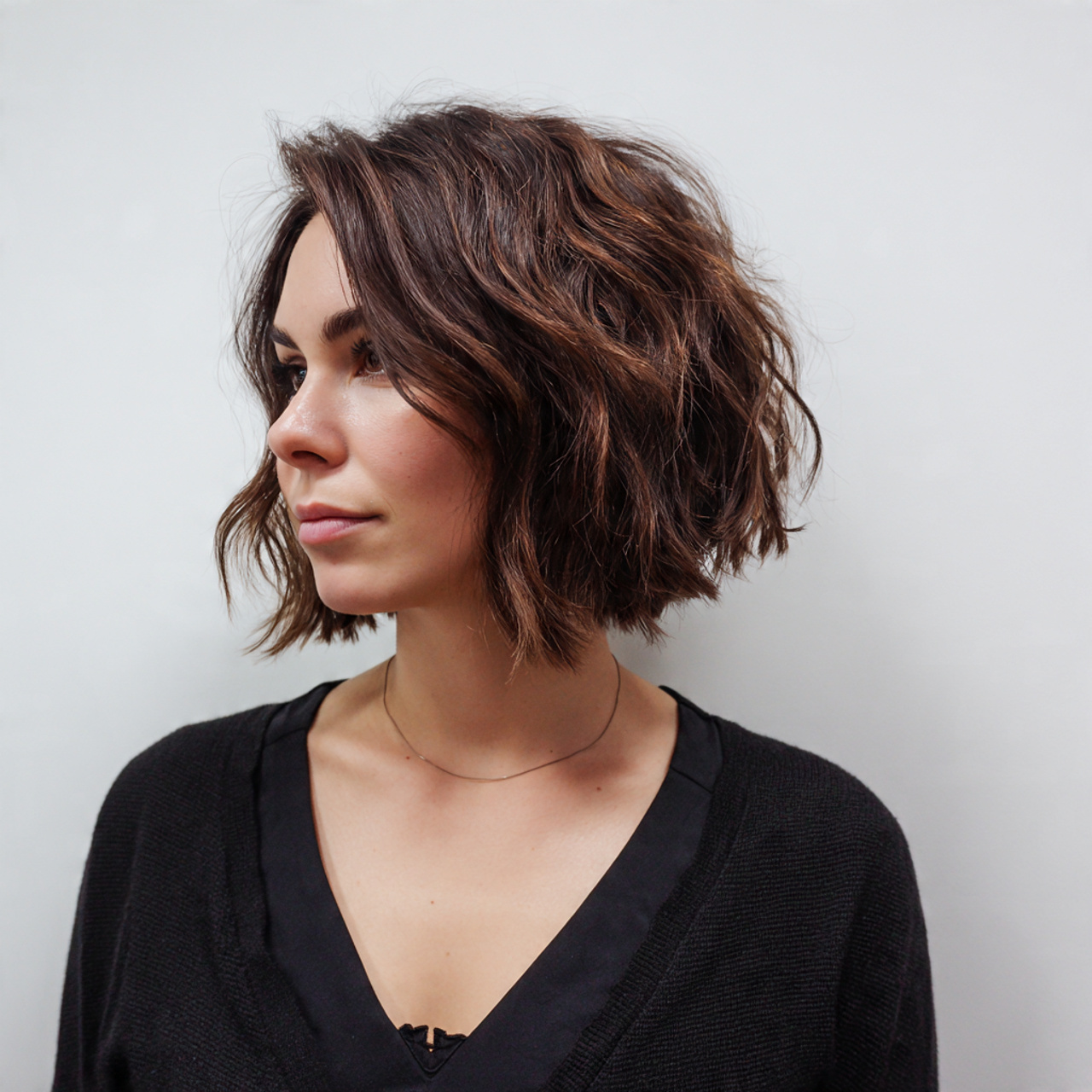 16 Choppy Bob Hairstyle Ideas That Instantly Make You Look Cooler (No Effort Required) 4 Textured Choppy Bob with Beach Waves