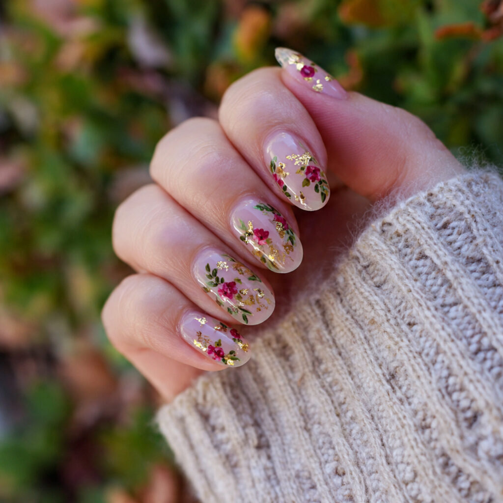 13 Simple Summer Nails That’ll Make You Feel Instantly Put-Together (Even If You’re in Flip-Flops) 13 tiny floral accent nails