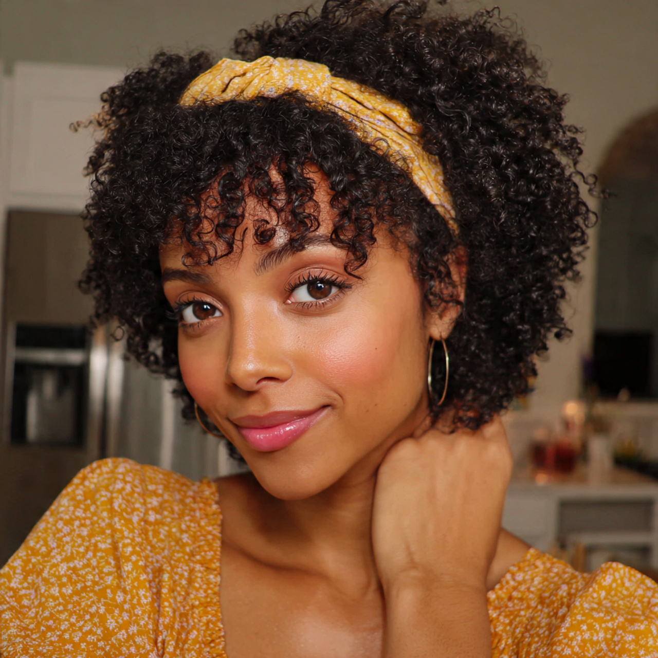 14 Curly Hairstyles with Headbands That Will Instantly Upgrade Your Look (Zero Effort, All Style) 15 Wash-and-Go Curls + Minimal Headband