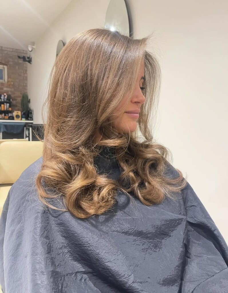 18 Short Hair Blowout Ideas That Make You Look Instantly Expensive 2 Classic Bouncy Bob Blowout