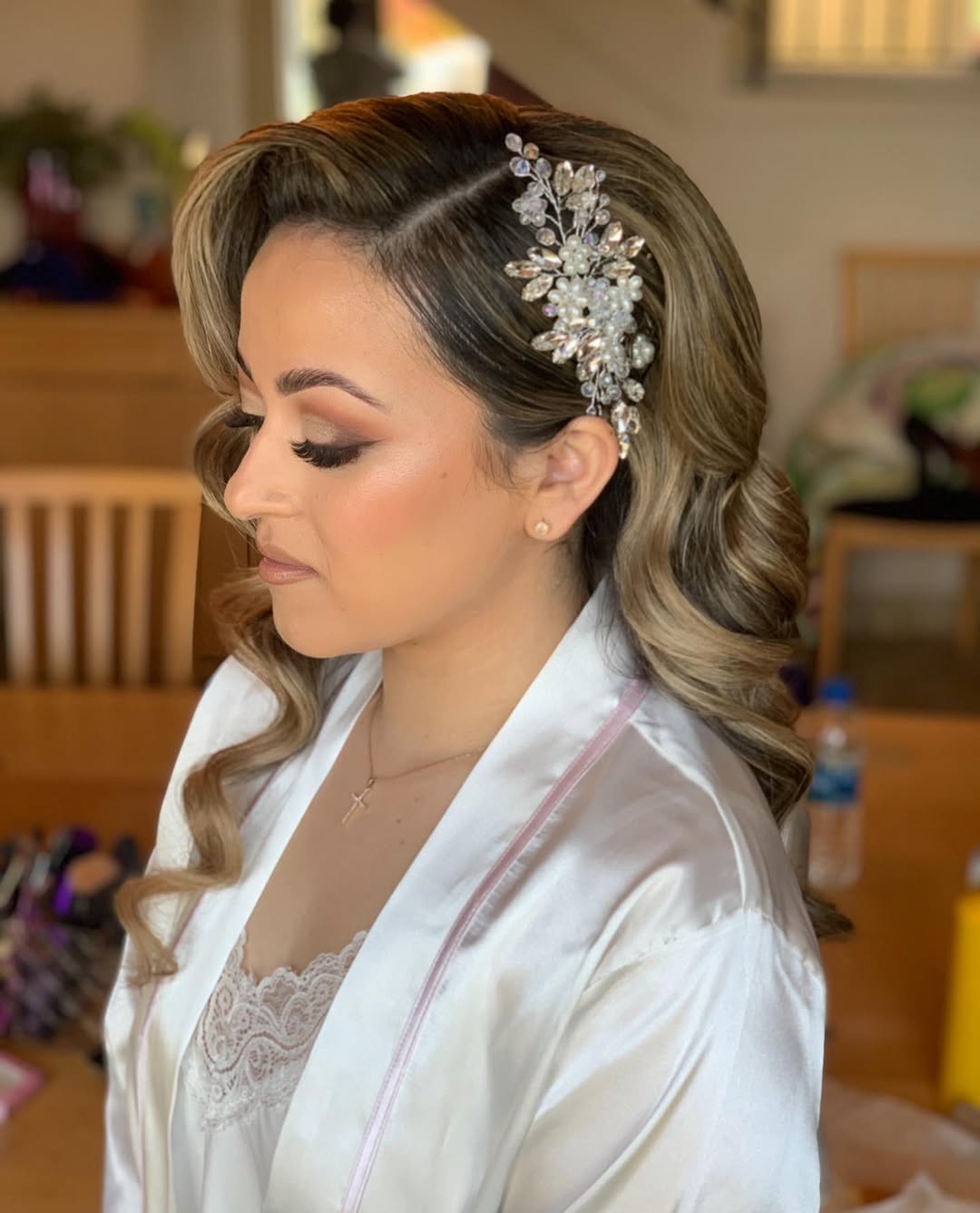 16 Quinceañera Hairstyles Ideas That Will Have Everyone Asking “Wait… Who Did Your Hair?!” 2 Classic Hollywood Waves