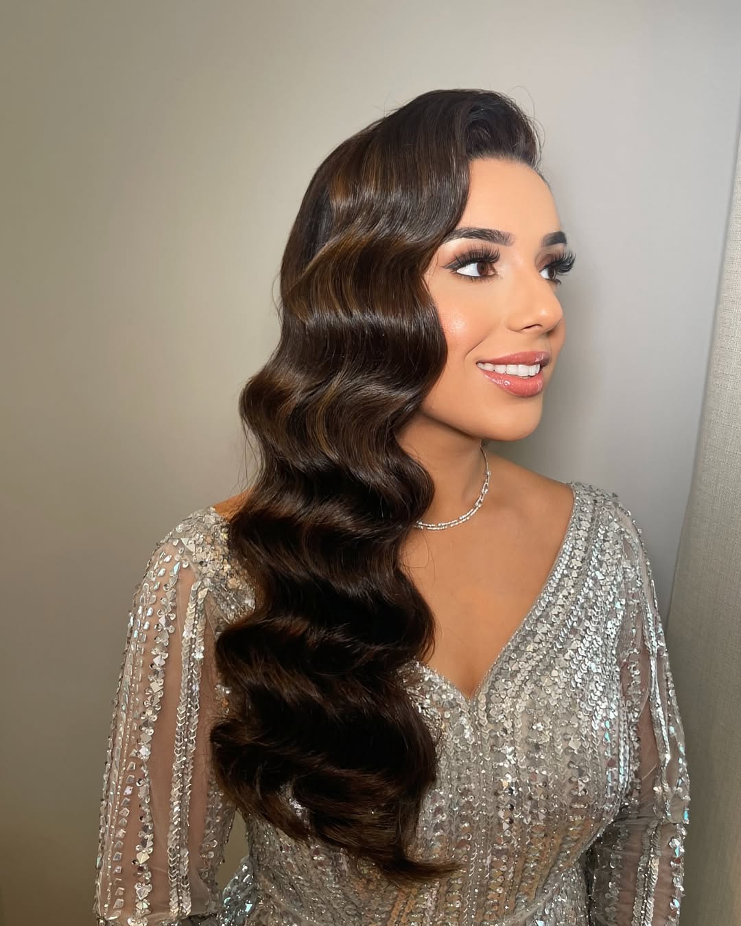 16 Vintage Hairstyle Ideas So Pretty, You’ll Want to Ditch Your Basic Bun Immediately 2 Classic Hollywood Waves