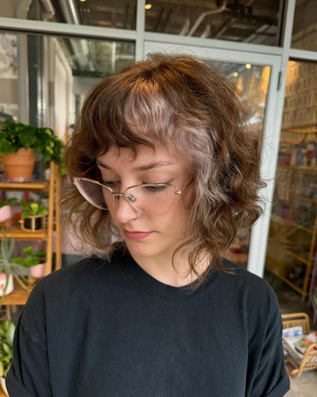 16 Curly Bob Hairstyles That Are Basically Your Hair’s Main Character Era 9 Curly Bob with Highlights