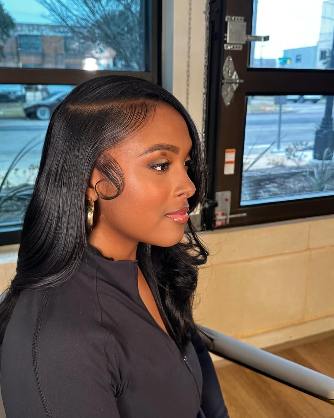 17 Square Face Hairstyles That Instantly Soften Your Look (And Make Styling Way Easier) 8 Deep Side Part