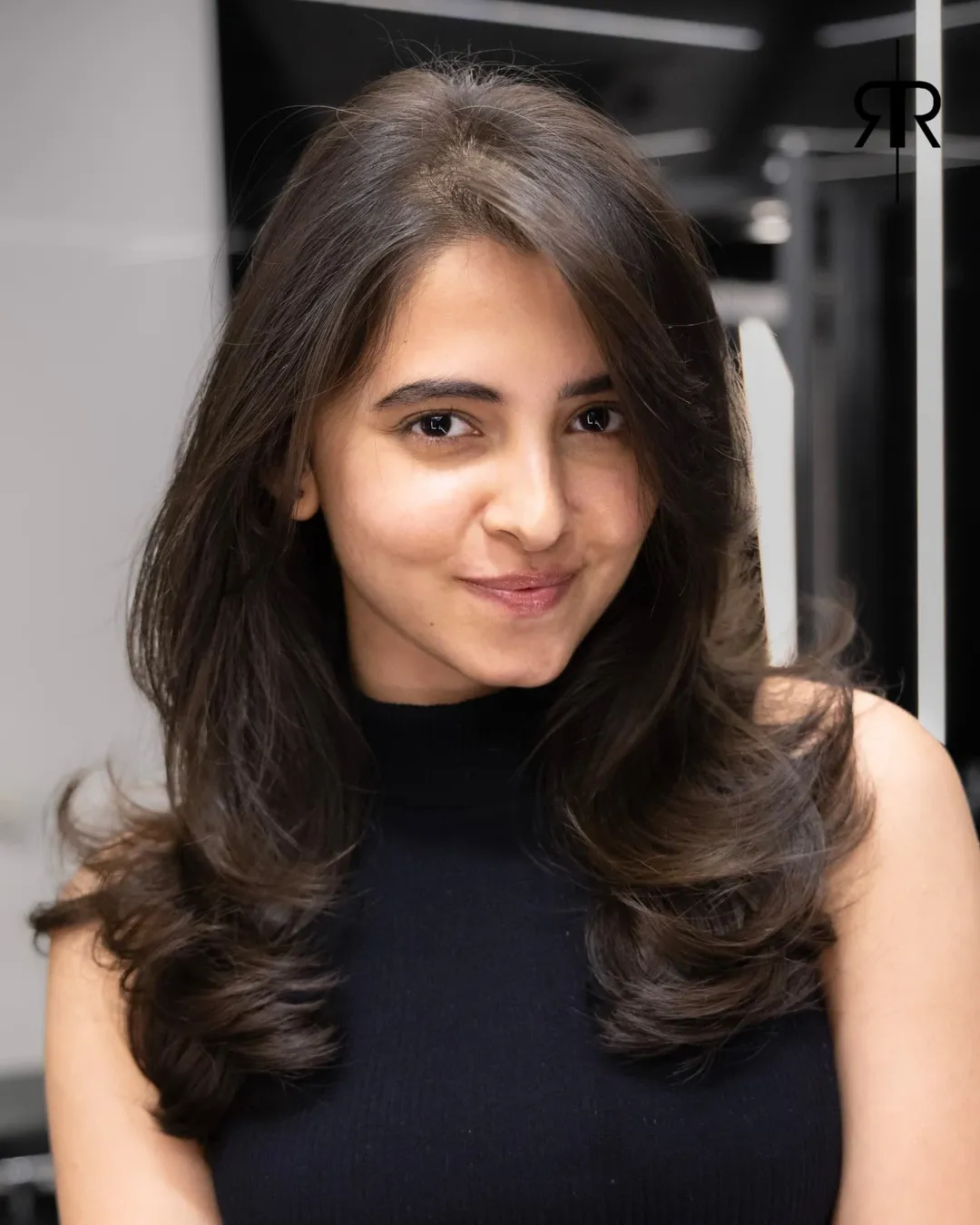 17 Square Face Hairstyles That Instantly Soften Your Look (And Make Styling Way Easier) 12 Feathered Layers