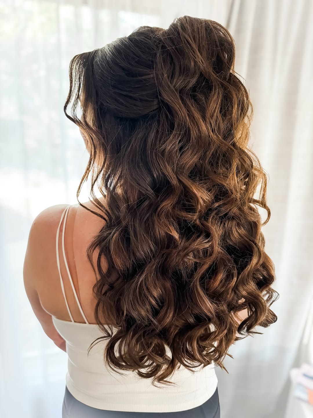 17 Square Face Hairstyles That Instantly Soften Your Look (And Make Styling Way Easier) 16 Half-Up Half-Down