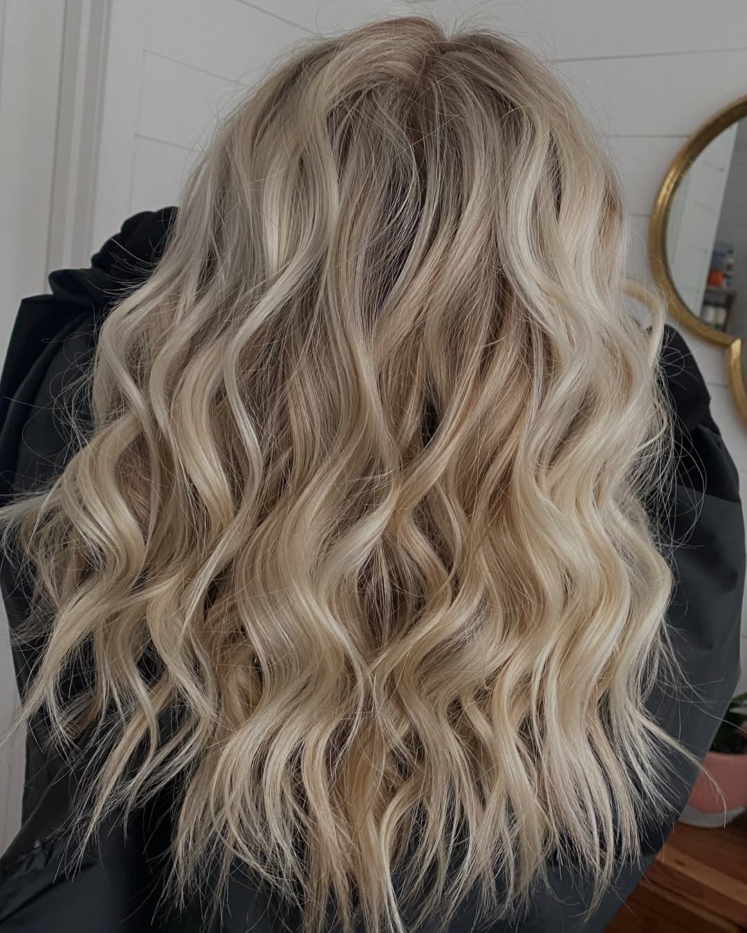 16 Blonde Hairstyle Ideas That Are About to Take Over 2026 4 Honey Blonde Beach Waves