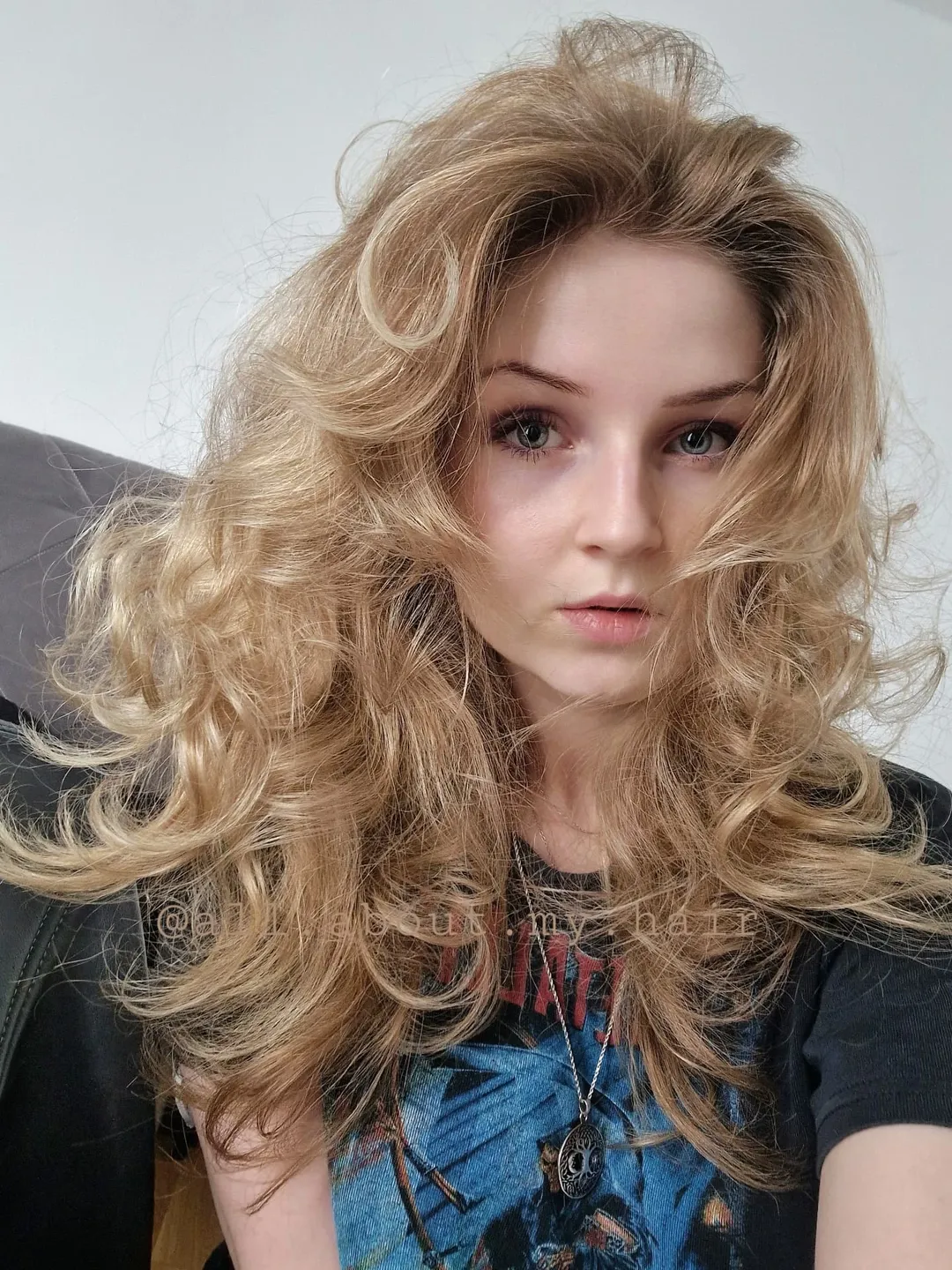 15 Curly Hairstyles for Medium Hair That Will Make You Ditch Your Straightener (Finally) 2 Layered Curls
