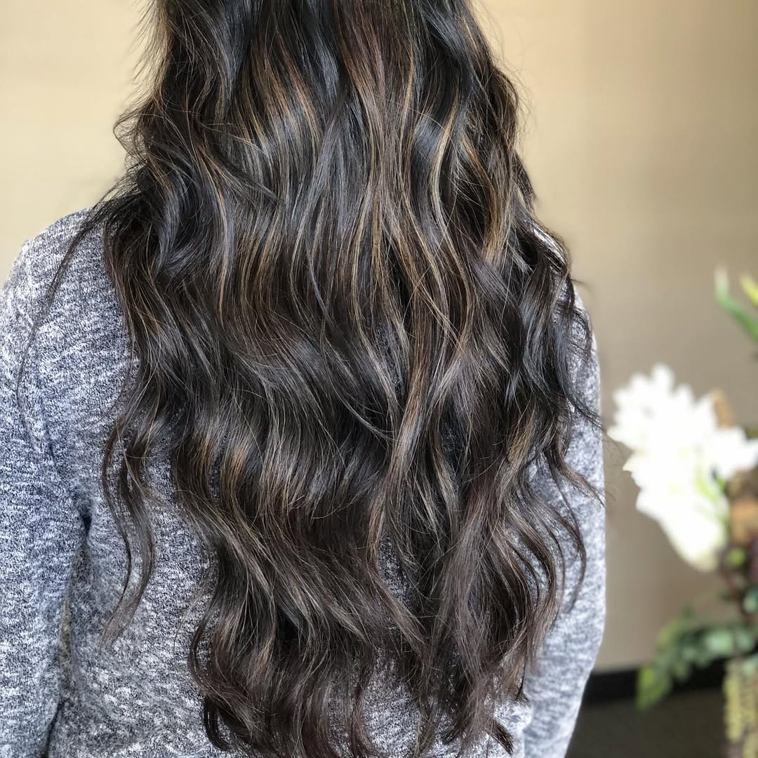 15 Cute Simple Hairstyle Ideas You’ll Actually Want to Wear Every Day (Because Effortless = Hot Girl Energy) 5 Loose Beach Waves