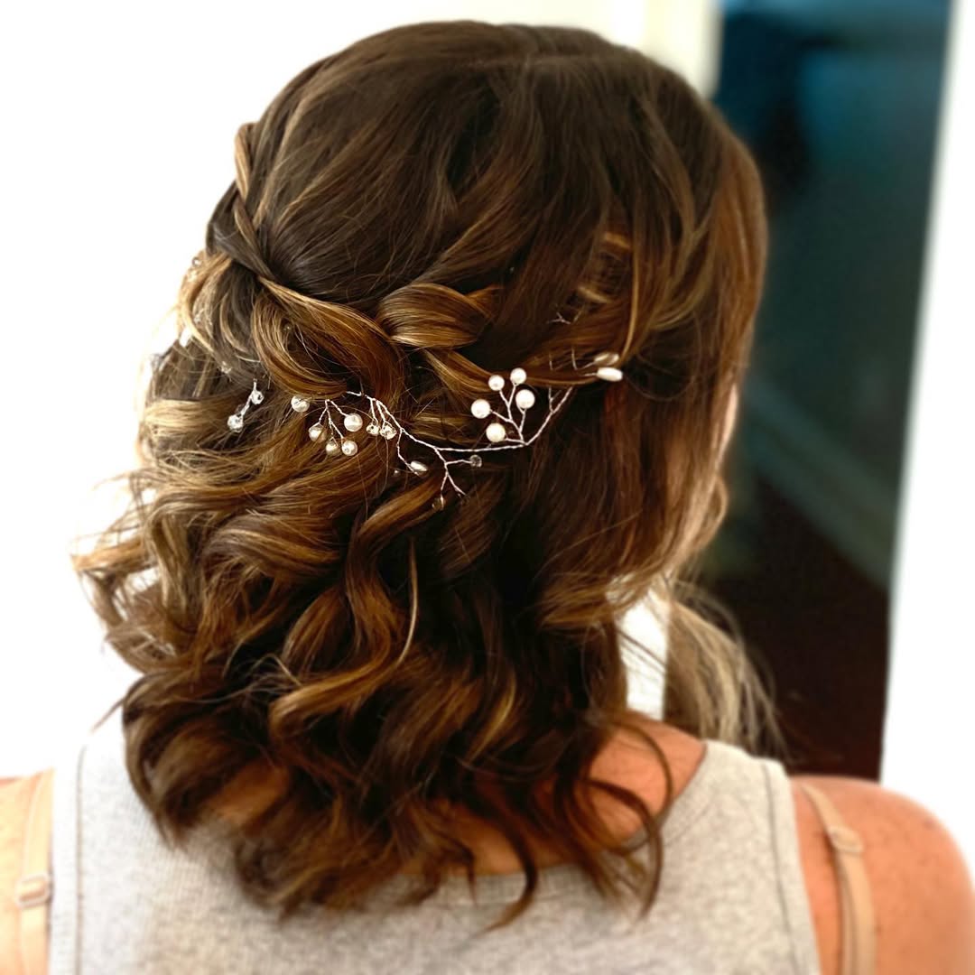 15 Curly Hairstyles for Medium Hair That Will Make You Ditch Your Straightener (Finally) 9 Loose Braided Crown