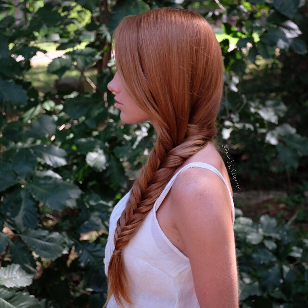13 Christmas Hairstyles Ideas That’ll Make You the Main Character This Holiday Season 11 Loose Fishtail Braid