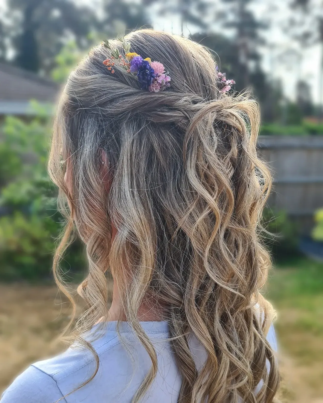 16 Easy Curly Hairstyles That Make You Look Effortlessly Put-Together (Even on Lazy Days) 11 Loose Side Braid