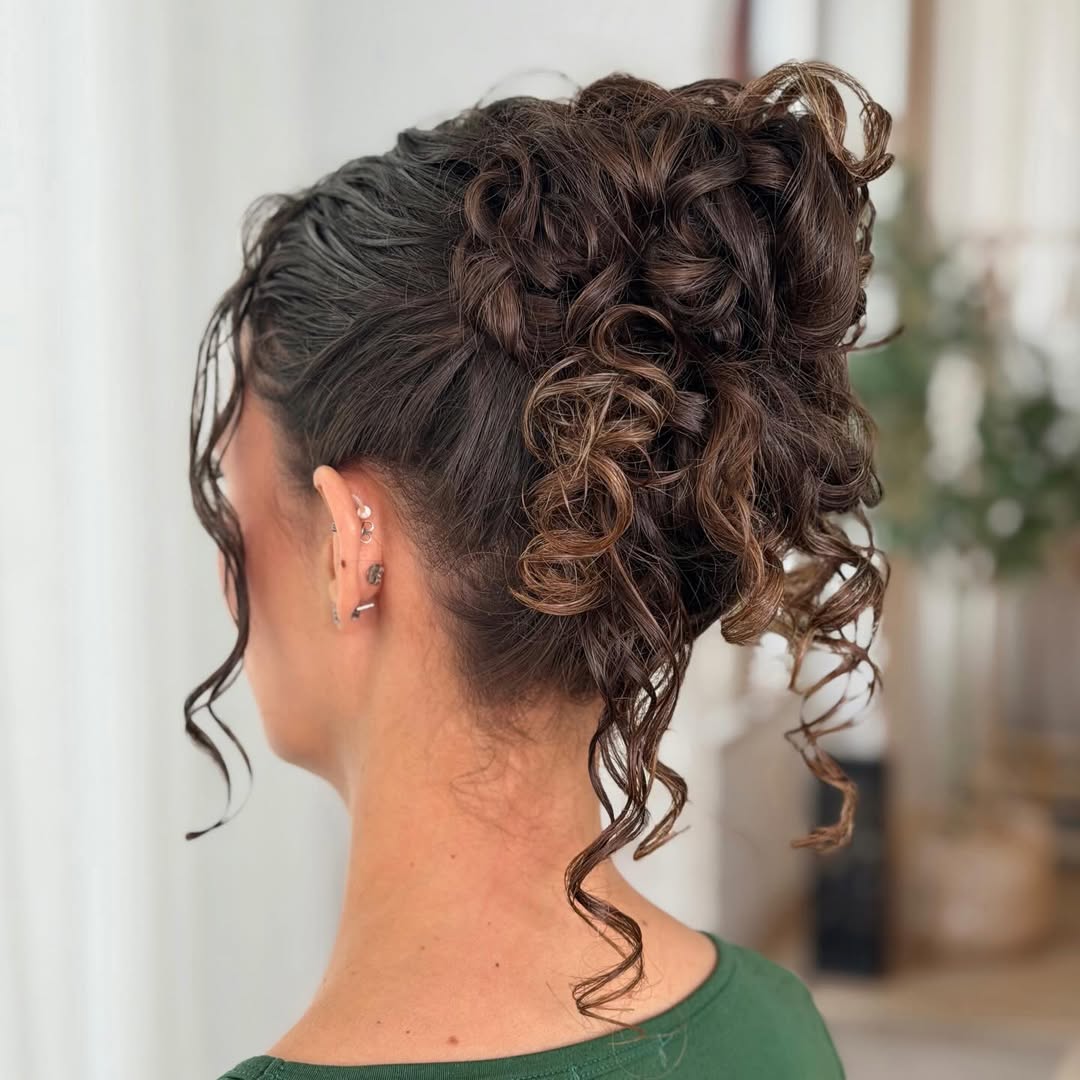 14 Natural Curly Hairstyles That Will Instantly Upgrade Your Vibe (No Heat, No Stress) 7 Messy Curly Bun