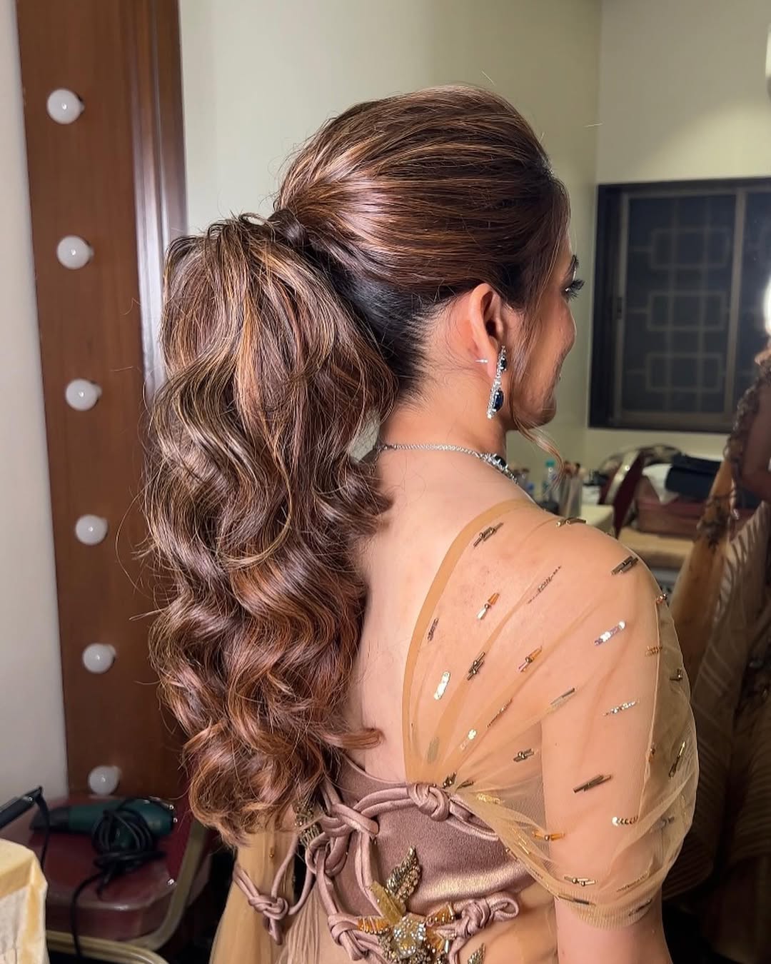 15 Curly Hairstyles for Medium Hair That Will Make You Ditch Your Straightener (Finally) 10 Messy Curly Ponytail