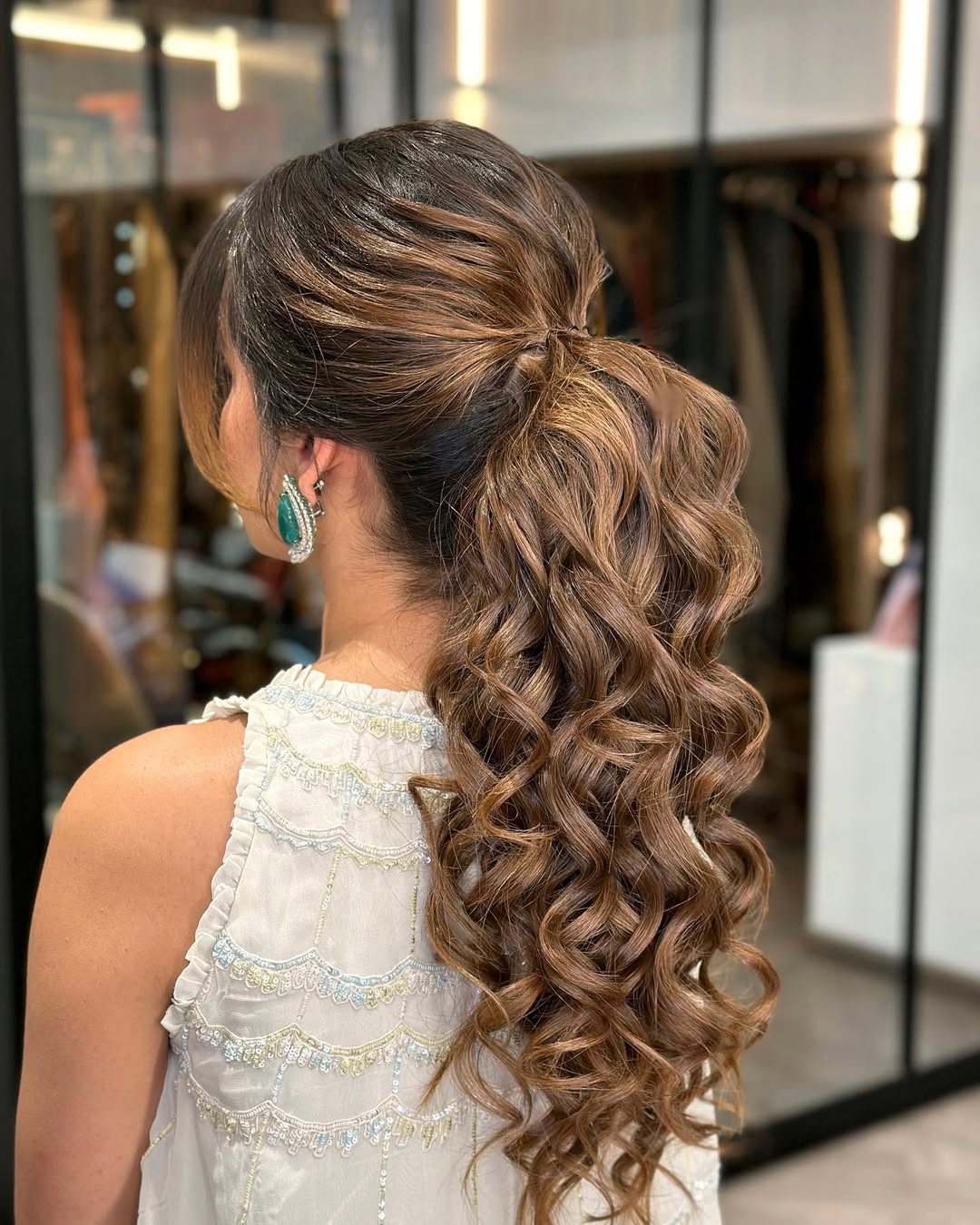 17 Square Face Hairstyles That Instantly Soften Your Look (And Make Styling Way Easier) 18 Messy High Ponytail