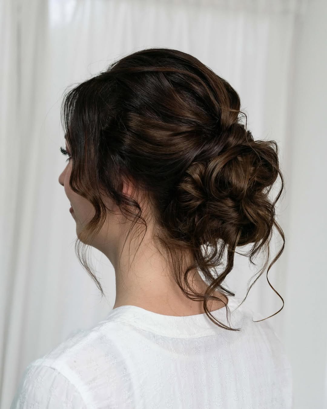 15 Cute Simple Hairstyle Ideas You’ll Actually Want to Wear Every Day (Because Effortless = Hot Girl Energy) 2 Messy Low Bun