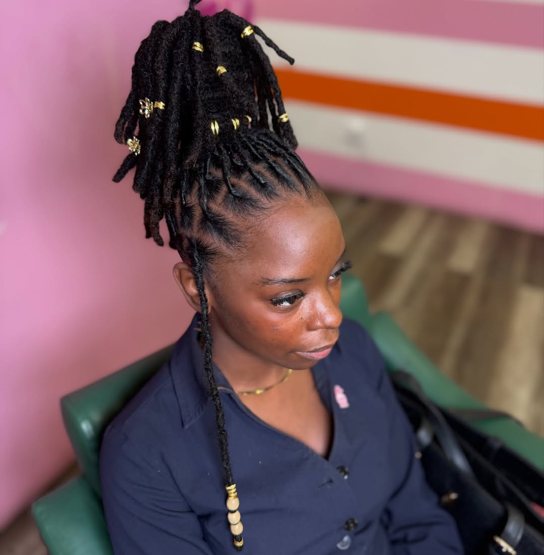 14 Natural Curly Hairstyles That Will Instantly Upgrade Your Vibe (No Heat, No Stress) 3 Pineapple Updo