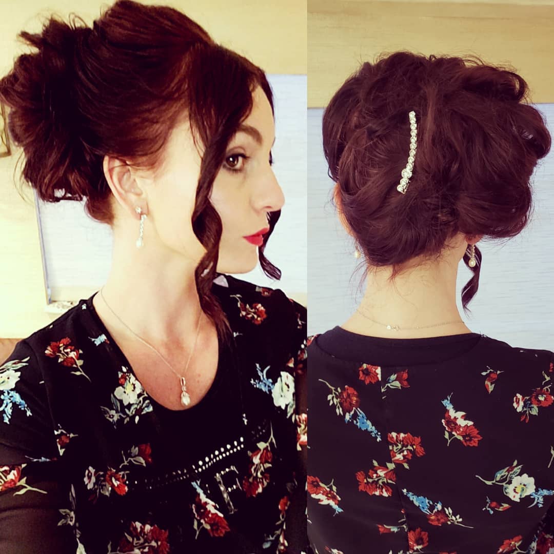 15 Curly Bun Hairstyles That Instantly Upgrade Your Look (No Effort, All Style) 12 Side Curly Bun