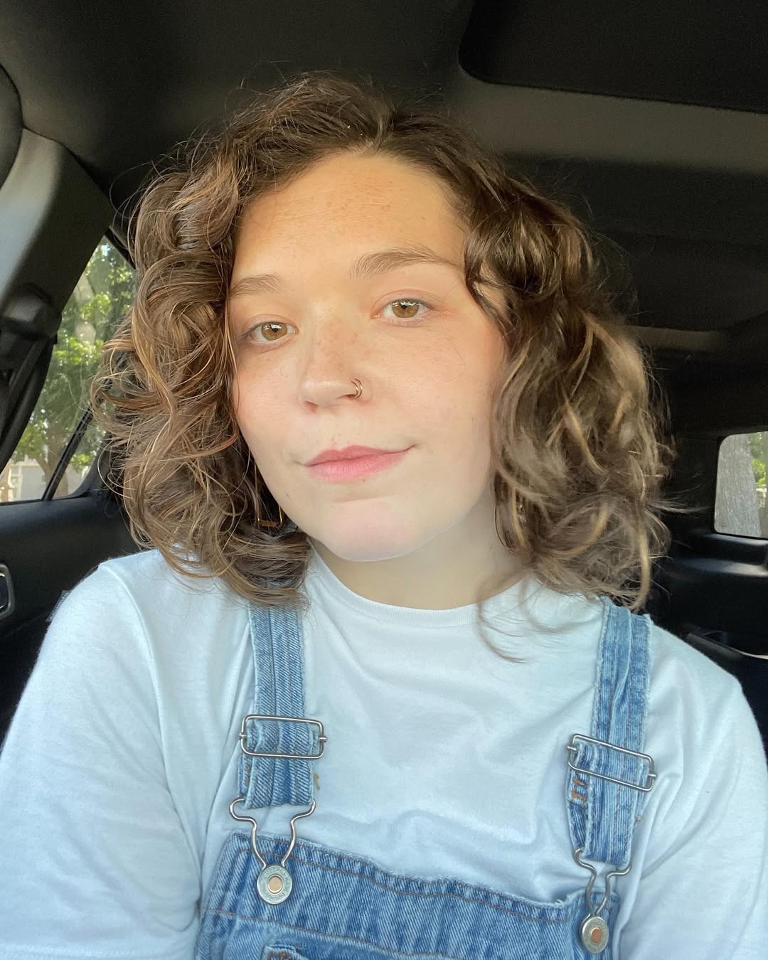 15 Curly Hairstyles for School That Will Make You Want to Ditch the Snooze Button 8 Side Part Volume Flip