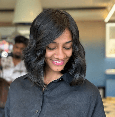 17 Square Face Hairstyles That Instantly Soften Your Look (And Make Styling Way Easier) 2 Soft Layered Lob