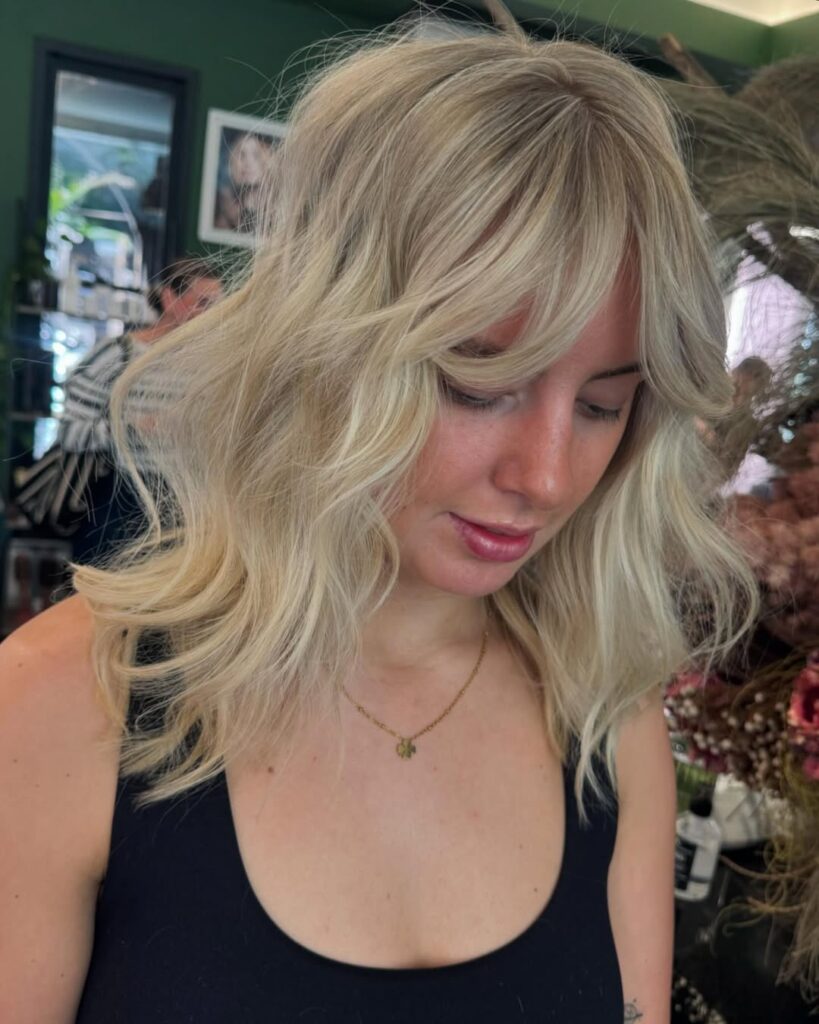 18 Short Hair Blowout Ideas That Make You Look Instantly Expensive 12 Tousled Lob Blowout