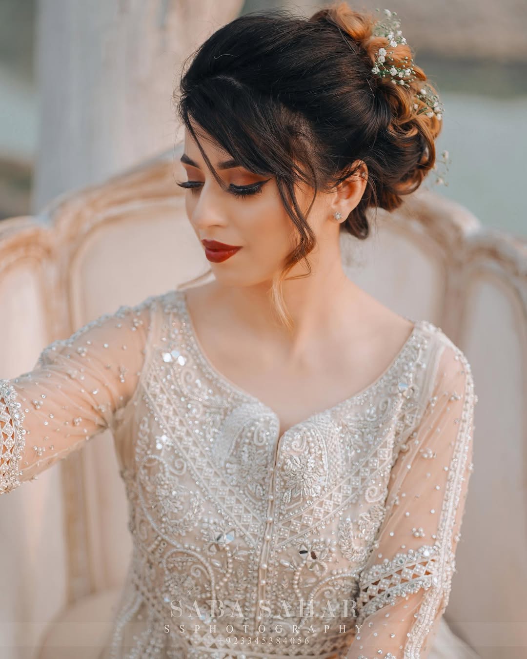 16 Vintage Hairstyle Ideas So Pretty, You’ll Want to Ditch Your Basic Bun Immediately 17 Vintage Loose Barrel Curls