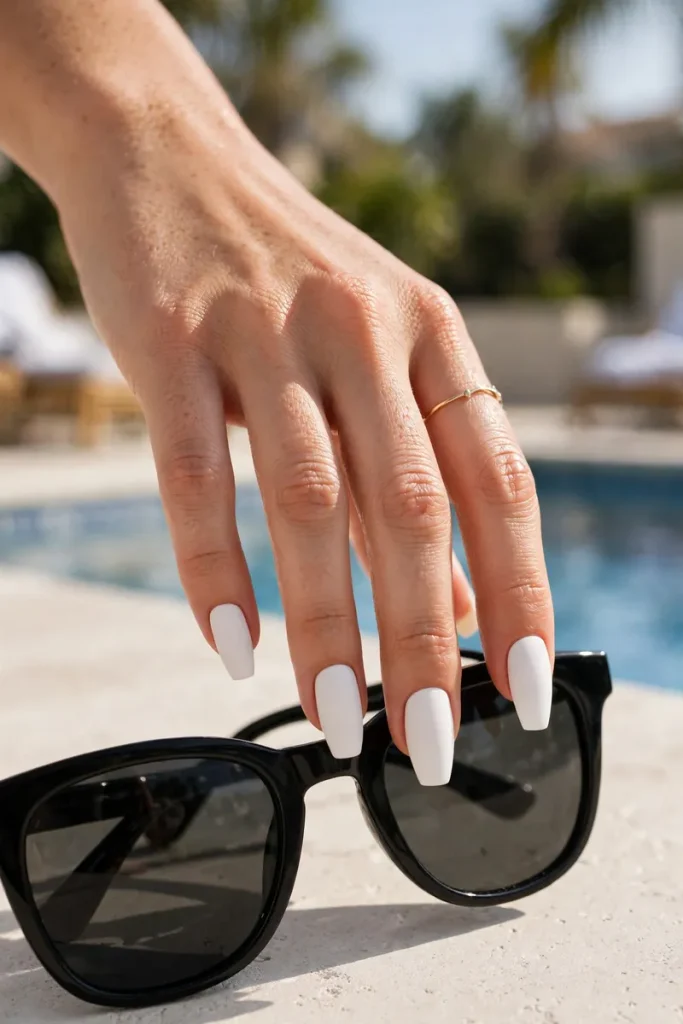 17 White Summer Nails So Clean, People Will Think You're Getting Married 6 image 34