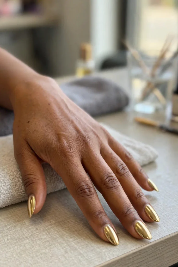 17 Chrome Summer Nails: The Shiniest Season on Record 4 s02 gold mirror