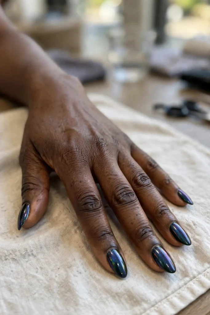 17 Chrome Summer Nails: The Shiniest Season on Record 14 s12 oil slick chrome