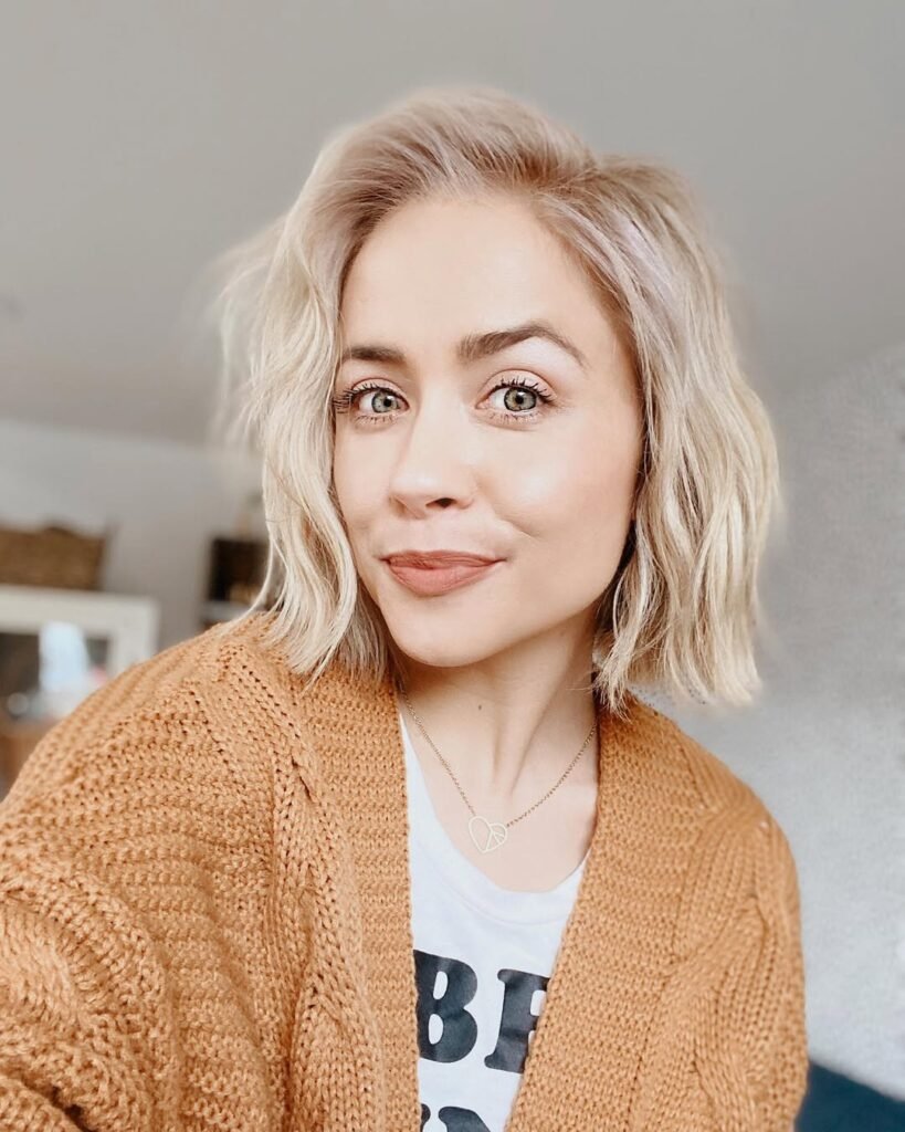 18 Short Hair Blowout Ideas That Make You Look Instantly Expensive 10 Chin Length Retro Blowout