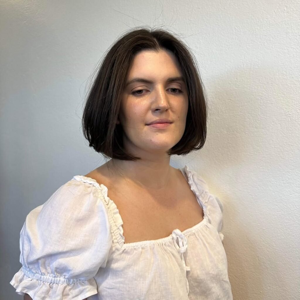 18 Short Hair Blowout Ideas That Make You Look Instantly Expensive 2 Classic Bouncy Bob Blowout
