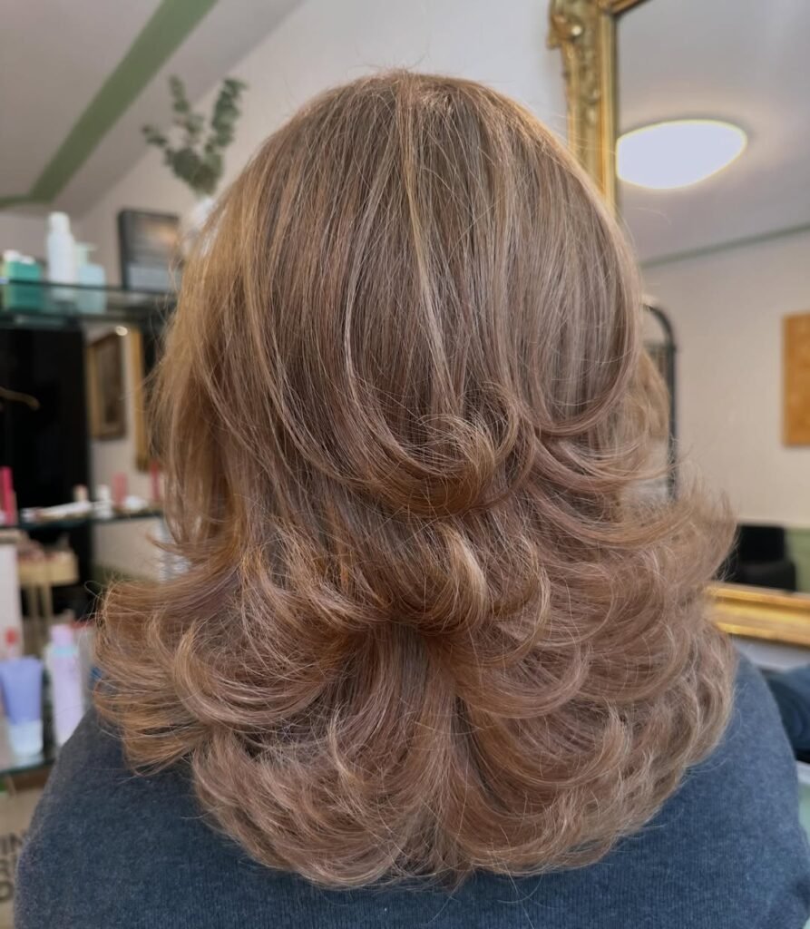 18 Short Hair Blowout Ideas That Make You Look Instantly Expensive 16 Flipped Out Blowout