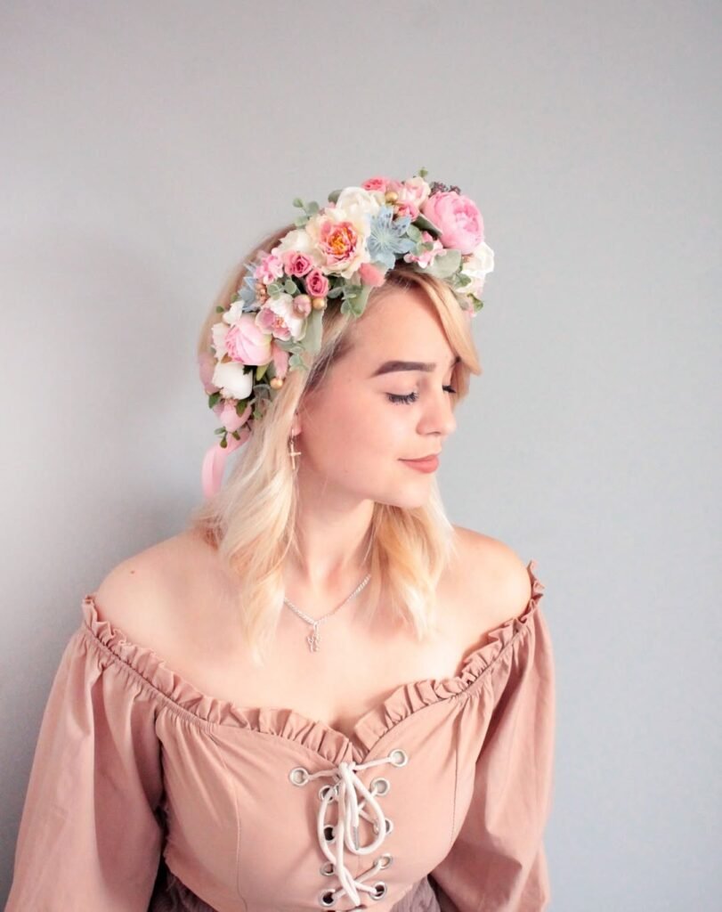 17 Wedding Hairstyles for Short Hair That Look Crazy Elegant Without Trying Too Hard 9 Floral Crown Pixie