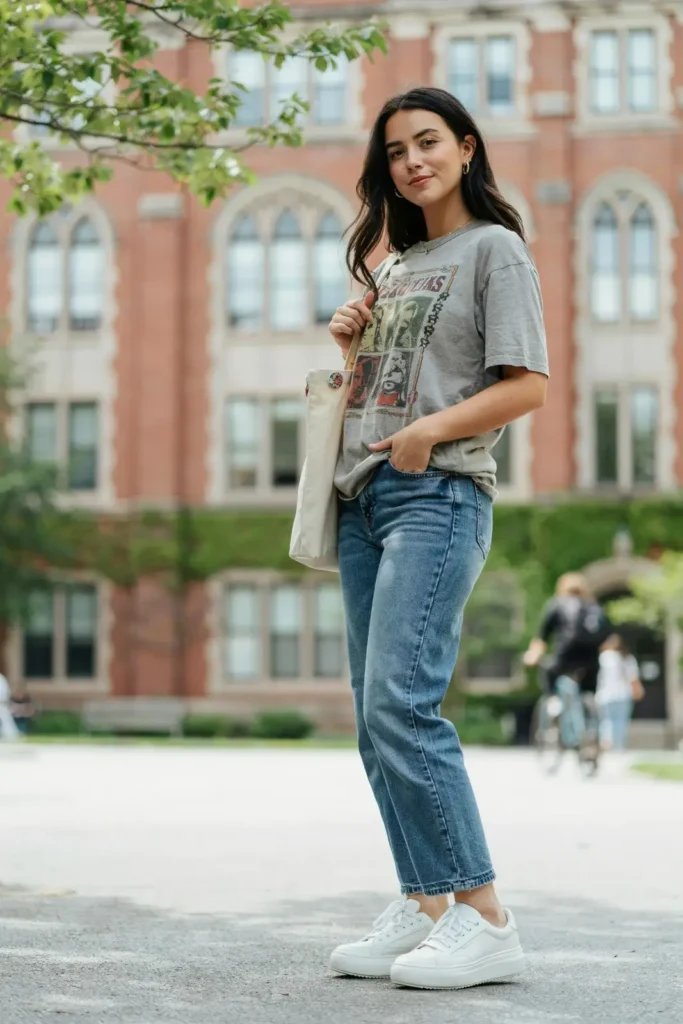 17 College Outfit Ideas That Look Effortless but Still Say “Yes, I Have My Life Together” 7 Graphic Tee Baggy Jeans