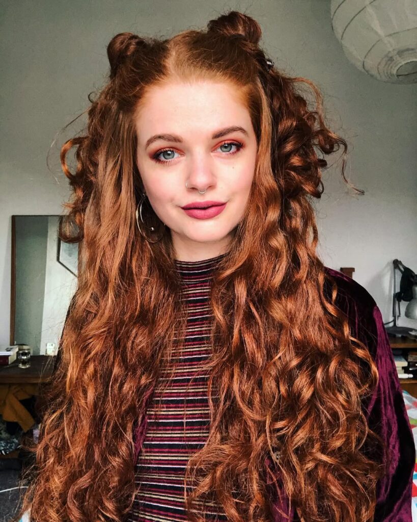 17 Prom Hairstyles for Short Hair That Are Seriously Main-Character Energy 12 Mini Space Buns