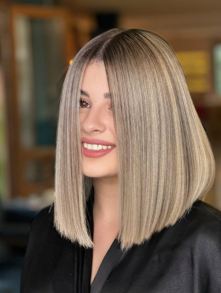 17 Wedding Hairstyles for Short Hair That Look Crazy Elegant Without Trying Too Hard 17 Minimalist Straight Lob